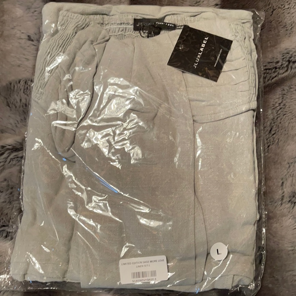 Women’s linen set in sage